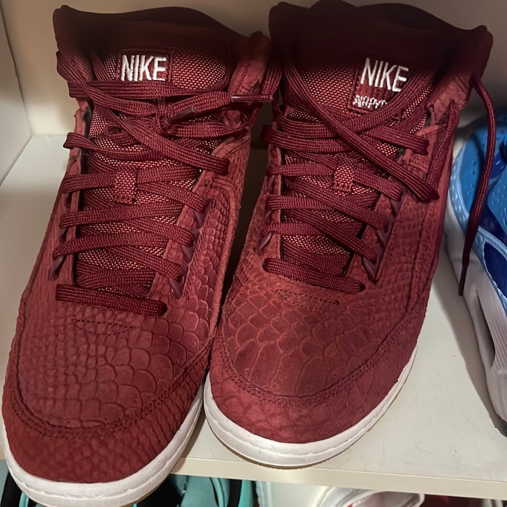 Nike air pythons sz 9 worn once